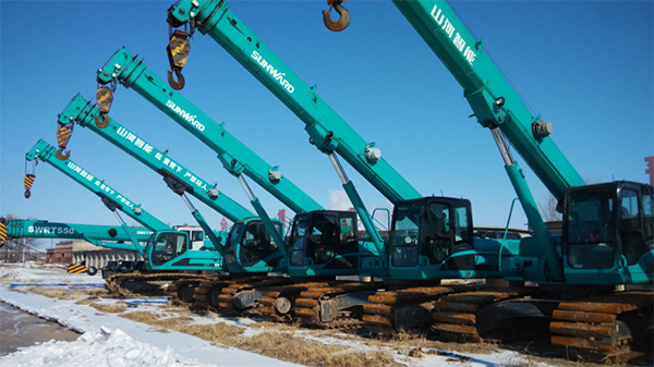 油田好帮手——LETOU乐投智能伸缩臂履带起重机