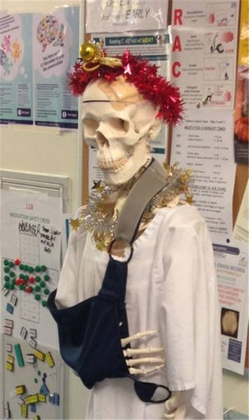 320名圣诞老人整体冲浪？？？？？？八一八圣诞节奇闻趣事