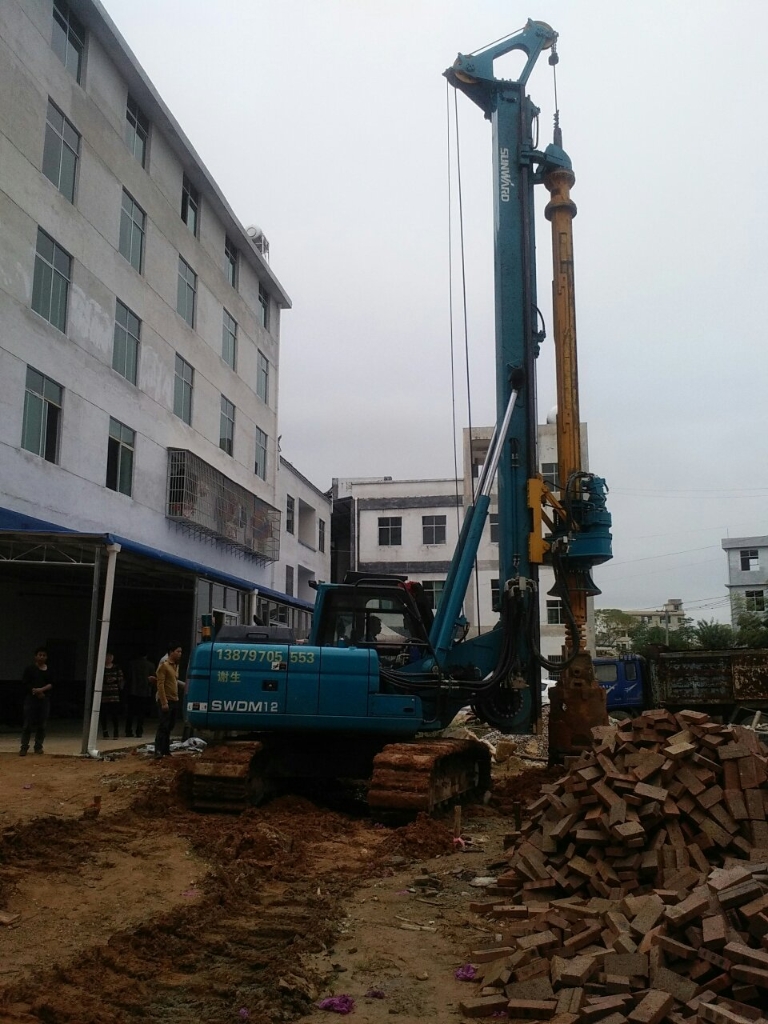 LETOU乐投智能中小型旋挖钻机助力漂亮墟落建设