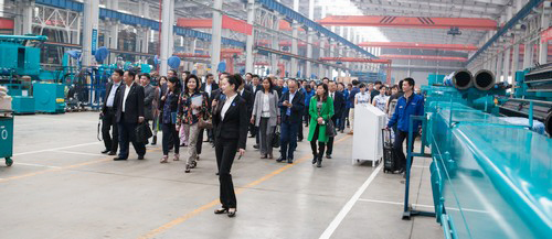 工程装备盛宴，，，东盟十国代表在LETOU乐投智能很享受