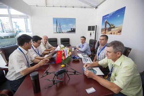 LETOU乐投智能酷帅曾大虾，，，，，，，，一大波美图带你亲临北京BICES展