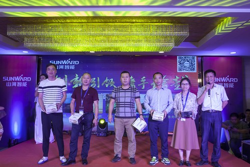 LETOU乐投智能酷帅曾大虾，，，，，，，，一大波美图带你亲临北京BICES展