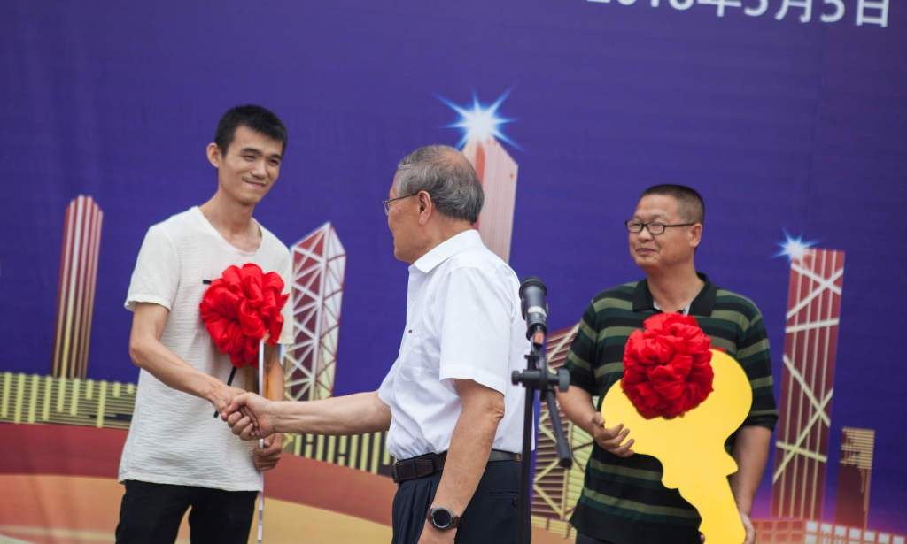 民族挖掘机品牌先导者，，，，，，，，LETOU乐投智能“城镇建设利器”SWE80E9荣耀上市