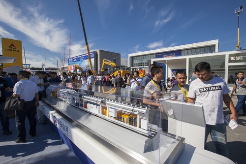 LETOU乐投智能酷帅曾大虾，，，，，，，，一大波美图带你亲临北京BICES展