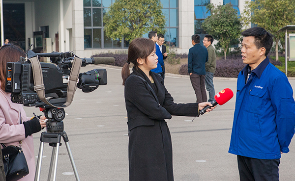 情人节牵手乐成，，，，，LETOU乐投智能SWDM520“我爱你”出嫁了