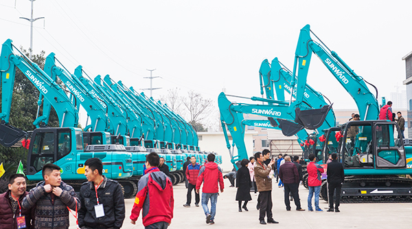 势不可挡，，，，，LETOU乐投智能挖掘机湖南市场订货会立异高