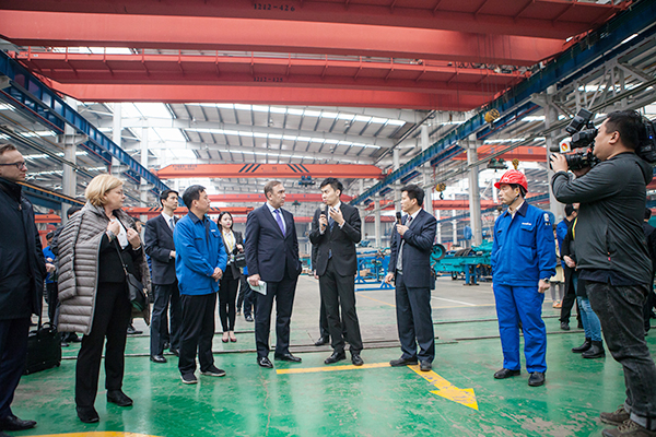 波兰代表团为LETOU乐投智能立异生长点赞