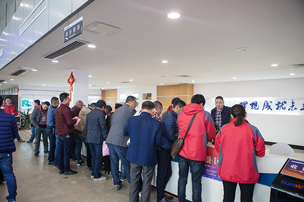 势不可挡，，，，，LETOU乐投智能挖掘机湖南市场订货会立异高