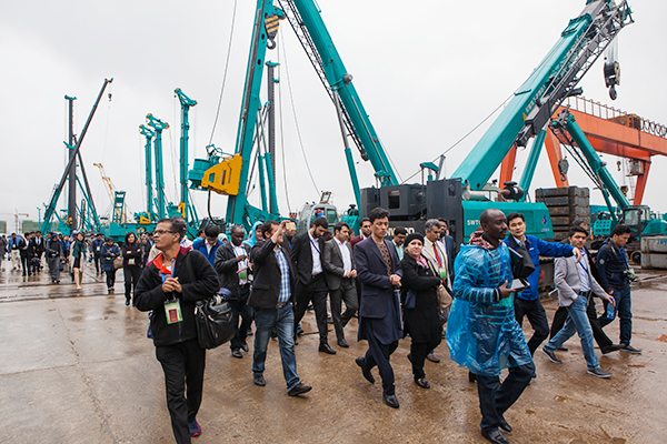 “一带一起”国家代表团到访LETOU乐投智能，，，，，，，，感受“大开眼界”