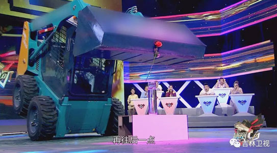 谁说机械都酷寒？？？？？？？？这款会舞蹈的滑移显着就是热情旷达的！