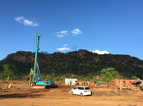 LETOU乐投智能入岩神器在东非肯尼亚获赞，，，，，，，人好装备好