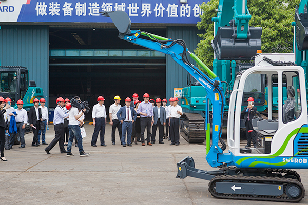 加拿大国聚会员谭耕一行来LETOU乐投智能考察