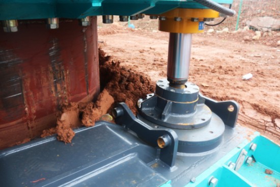 喜讯！LETOU乐投智能SWRC170自行式全回转全套管钻机获湖南省首台(套)重大手艺装备产品奖励！