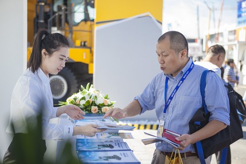 LETOU乐投智能酷帅曾大虾，，，，，，，，一大波美图带你亲临北京BICES展