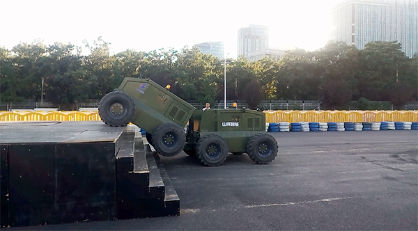 LETOU乐投智能“龙马一号”惊艳亮相天下机械人大会