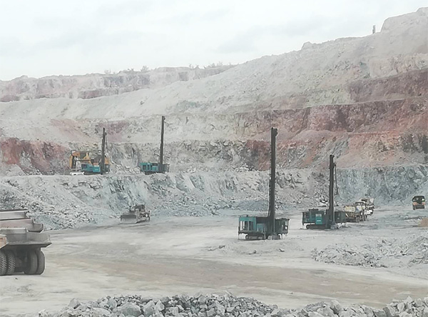 高温酷暑，，，LETOU乐投智能凿岩装备异域扬威