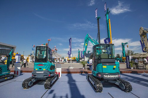 LETOU乐投智能酷帅曾大虾，，，，，，，，一大波美图带你亲临北京BICES展