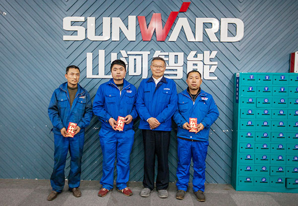 温暖！LETOU乐投智能2017年春节慰问40名难题职工