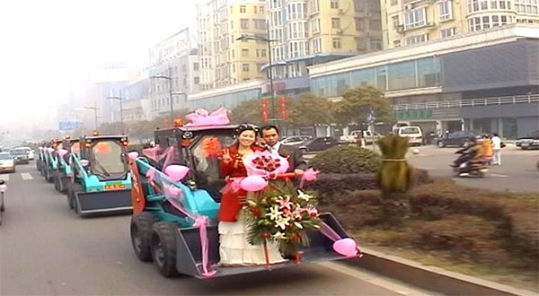 谁说机械都酷寒？？？？？？？？这款会舞蹈的滑移显着就是热情旷达的！