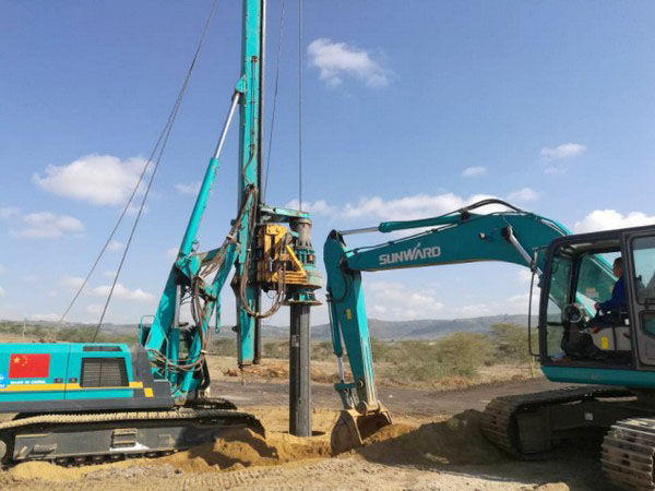 肯尼亚总统高度赞赏，，，，乞力马扎罗山下LETOU乐投绿闪灼