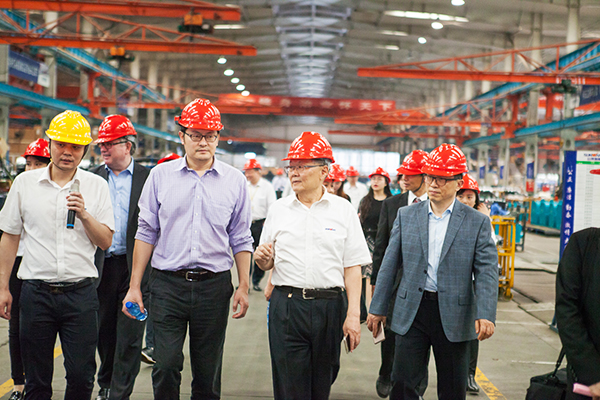 加拿大国聚会员谭耕一行来LETOU乐投智能考察