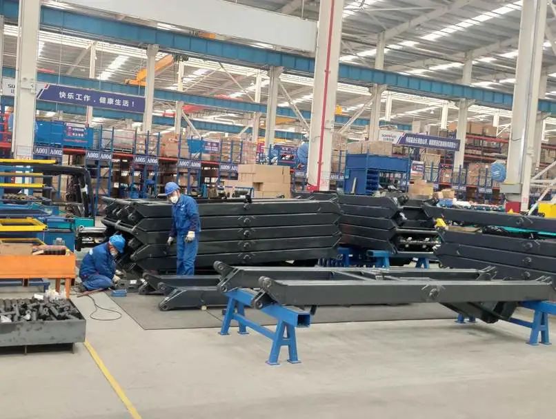 批量发往欧洲，，，，高空作业平台迎来新年开门红