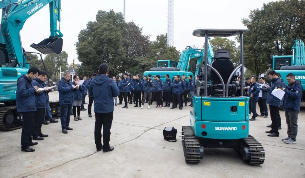 “金牌解说员”绕机解说竞赛乐成举行