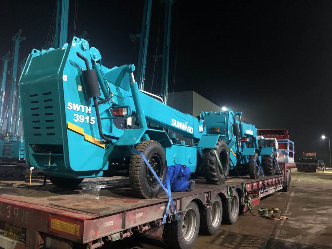 突破疫情逆境！LETOU乐投智能伸缩臂叉装车批量发往“中非宝石”