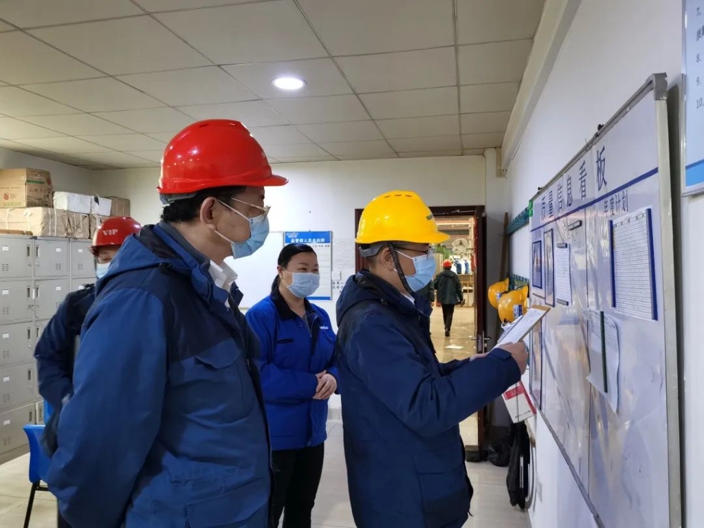 疫情未过，，，，，岂可松懈？？？？？？总司理带队检查防疫事情