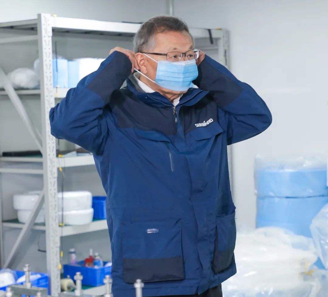 董事长启封LETOU乐投智能第一个制品口罩