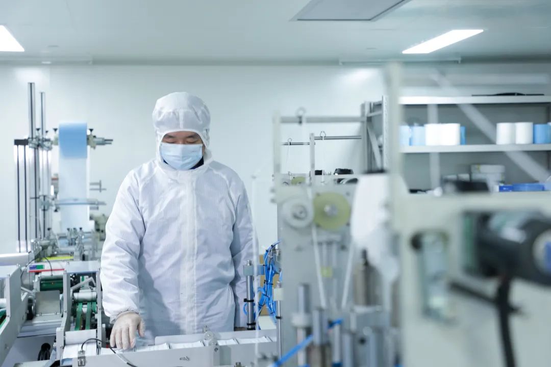 LETOU乐投智能首批10万只自产口罩发放客户