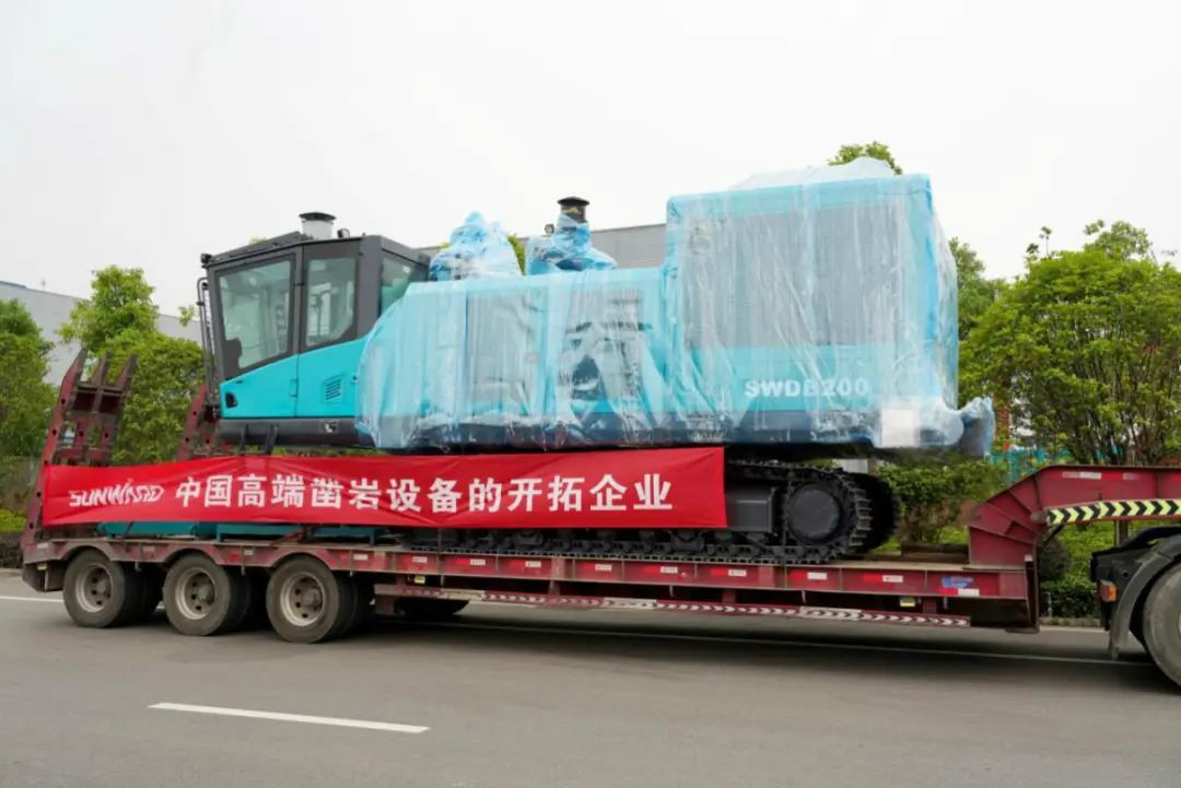 LETOU乐投智能大孔径凿岩装备批量出口中东