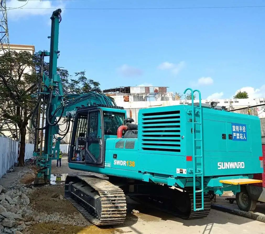 LETOU乐投钻机深圳闹市显身手