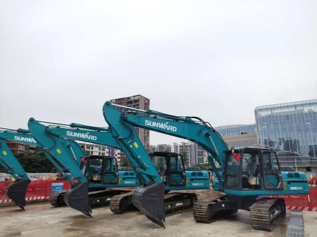 常益长高铁复工，，，，，网红“小蓝”来资助