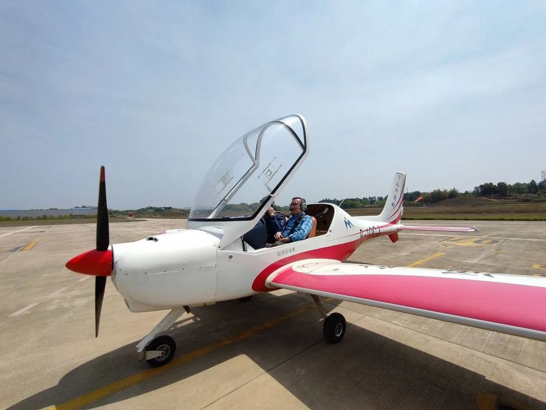 广州工控总司理张伟涛调研LETOU乐投航空