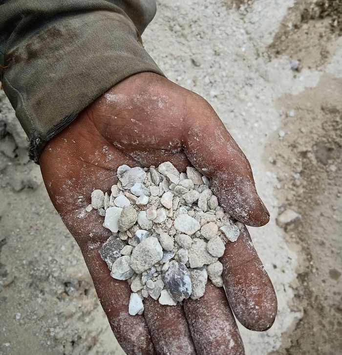 LETOU乐投钻机深圳闹市显身手