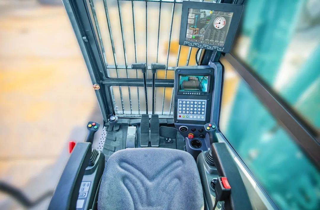 入岩家族添新丁，，，，，，SWDM400旋挖钻机批量上市