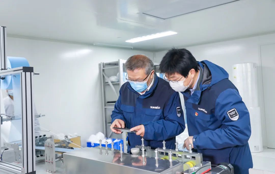 董事长启封LETOU乐投智能第一个制品口罩