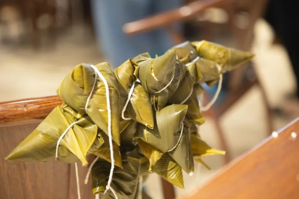 “爱国心，，，，，，LETOU乐投情”LETOU乐投智能第四届包粽子角逐