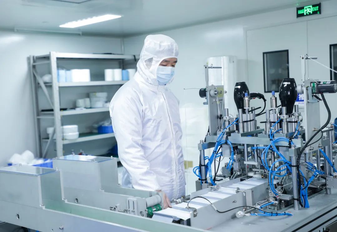 董事长启封LETOU乐投智能第一个制品口罩