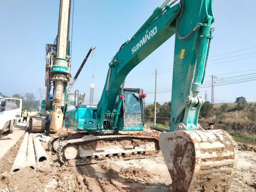 常益长高铁复工，，，，，网红“小蓝”来资助