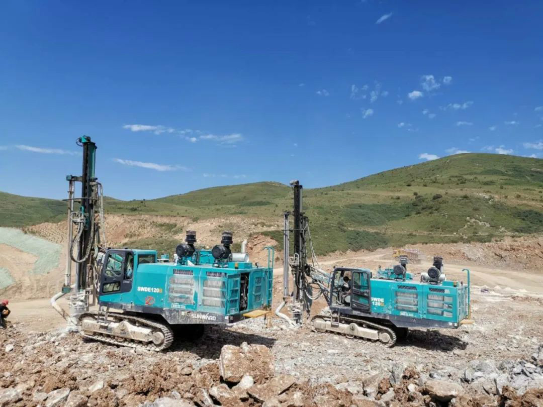 凿岩效劳见缝插针 LETOU乐投关爱无微不至——LETOU乐投智能凿岩装备效劳万里行活动走进甘肃平凉