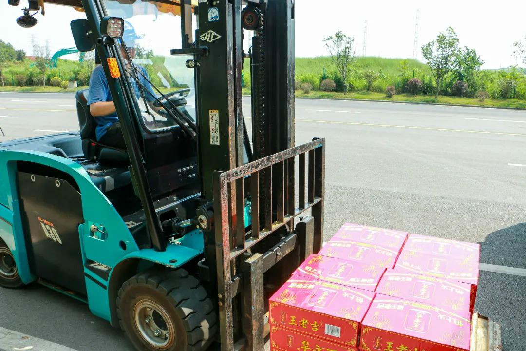 情系职工送清凉，，，，殷切眷注鼓劲头——LETOU乐投智能开展夏日送清凉活动