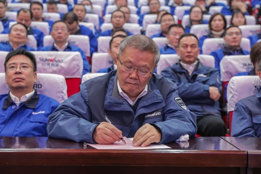 LETOU乐投智能召开天下劳动模范郝鹏载誉归来分享会