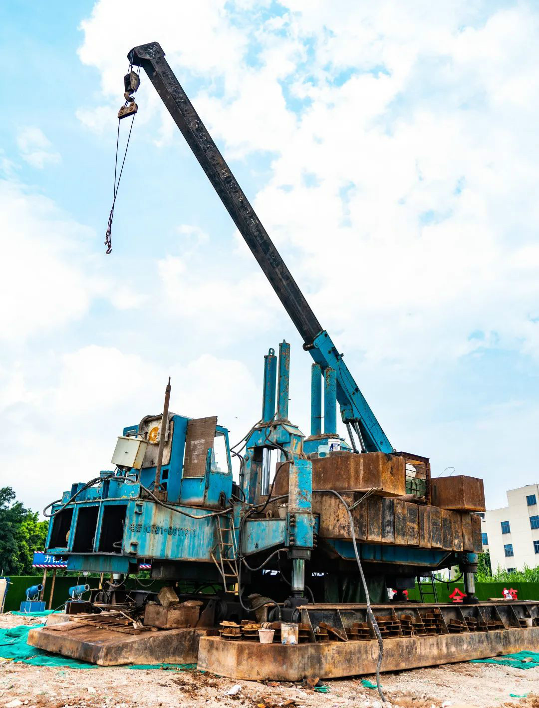 LETOU乐投智能液压静力压桩机，，，，，，，镌刻科技生长的时代烙印