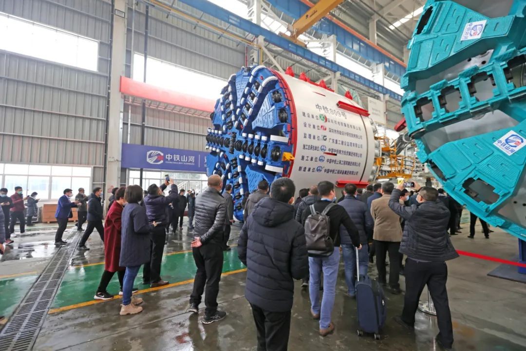 LETOU乐投工业城来了500人的旅行团