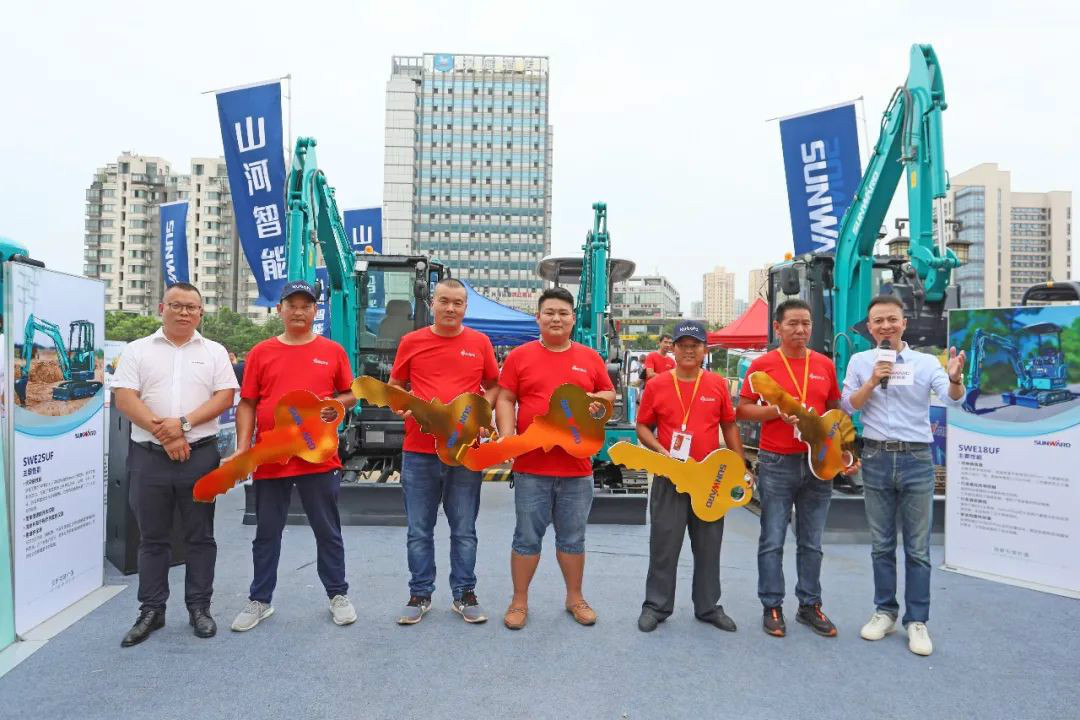 2020全球微挖大会 LETOU乐投智能精品微挖赢得满堂彩