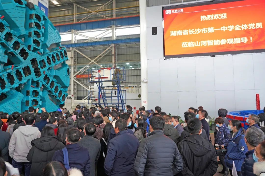 长沙市一中赴LETOU乐投智能开展主题党日活动