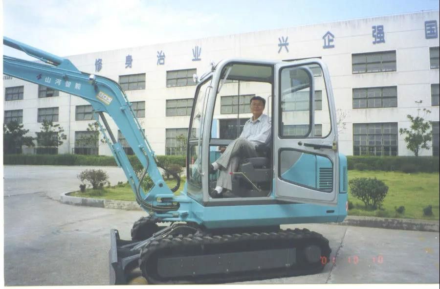 以先导式立异实现挖掘机从无到有，，，从小到大，，，从大到强！