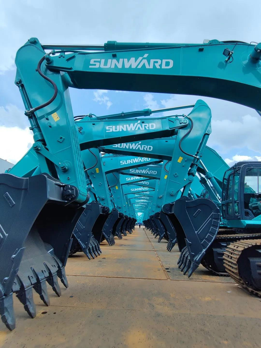 以先导式立异实现挖掘机从无到有，，，从小到大，，，从大到强！